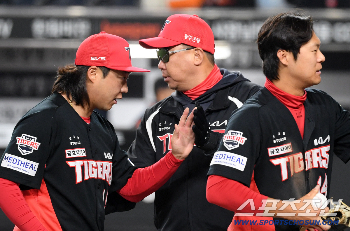 이범호 감독은 위기를 막아준 김범수에게 고마운 마음을 전했다.