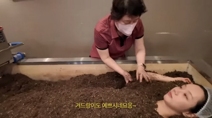 혜리, 효소찜질 중 갑작스러운 '겨드랑이' 오픈…사장님 찬사에 "부끄러워"