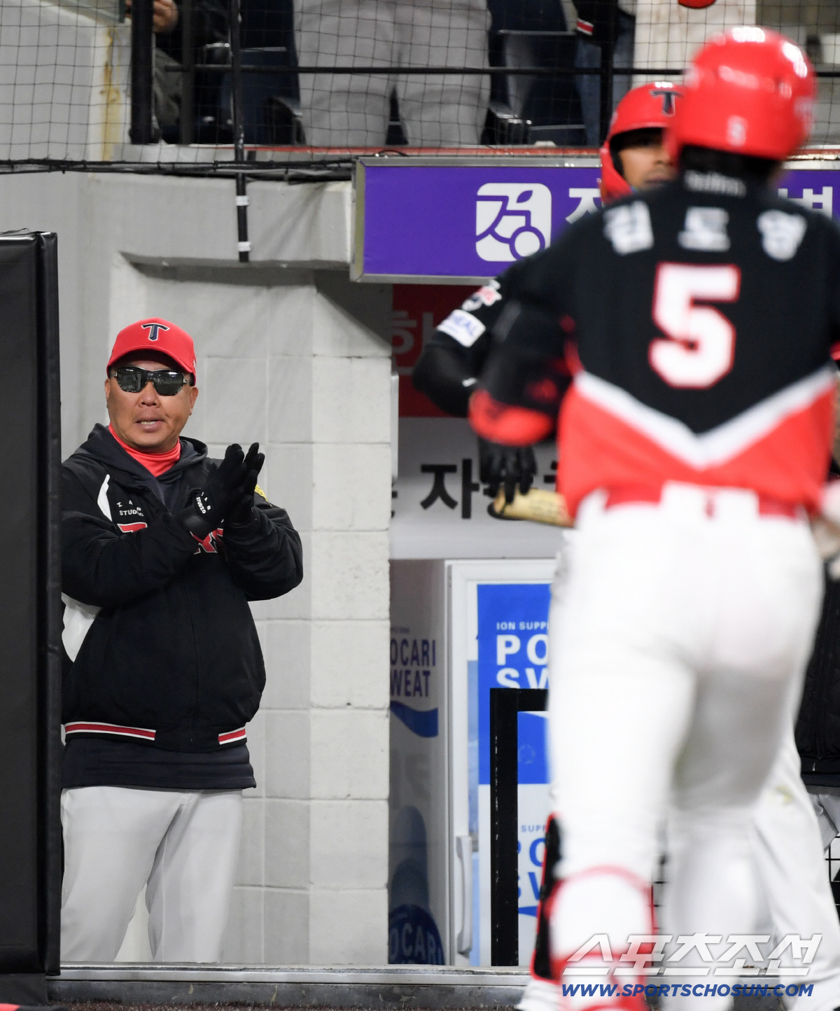 이범호 감독 믿음에 홈런포로 응답한 김도영.