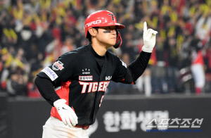 '4번 타자 태가 난다' 침묵 깨고 130m 쐐기포...폭발한 김도영, 이범호 감독도 박수 [대전 현장]