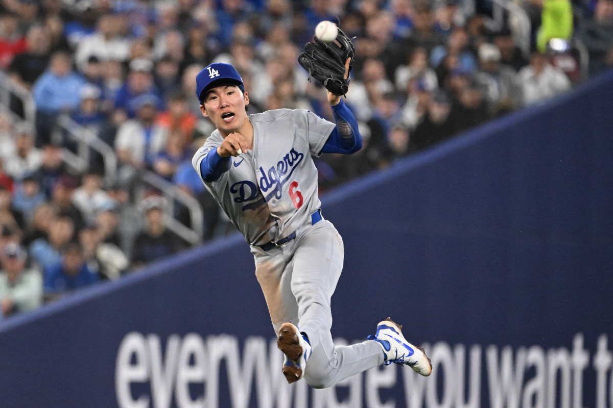 Apr 7, 2026; Toronto, Ontario, CAN; Los Angeles Dodgers shortstop Hyeseong Kim (6) throws out Toronto Blue Jays center fielder Daulton Varsho (not shown) in the fifth inning at Rogers Centre. Mandatory Credit: Dan Hamilton-Imagn Images