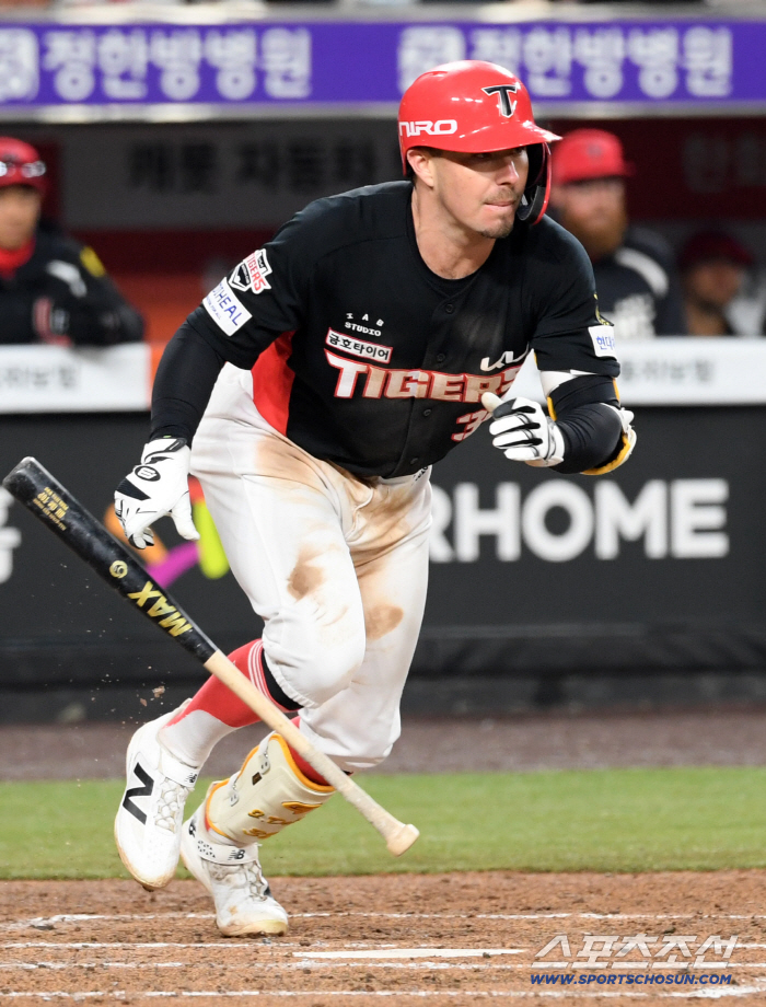 80억 유격수 안 부럽다...데일, KIA 역사를 새로 썼다 '데뷔 11G 연속 안타' 