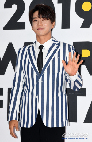 황치열, 무대 후 열애설 불붙었다...