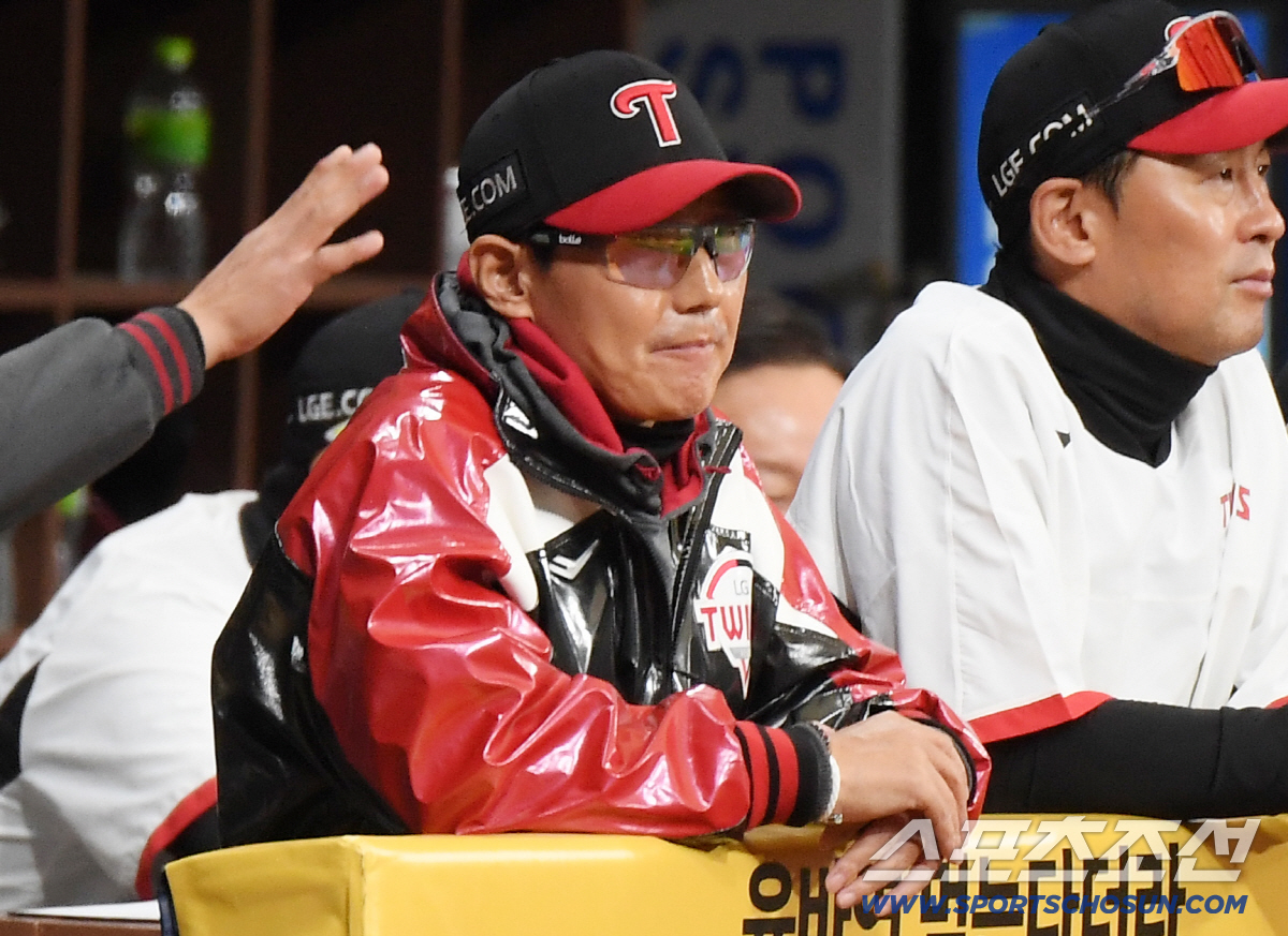 5일 서울 고척스카이돔에서 열린 LG-키움전. LG 염경엽 감독이 경기를 지켜보고 있다. 정재근 기자 cjg@sportschosun.com/2026.4.5/