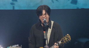 윤도현, 희귀암 이겨내고 다시 선 무대...역대급 떼창 '뭉클'