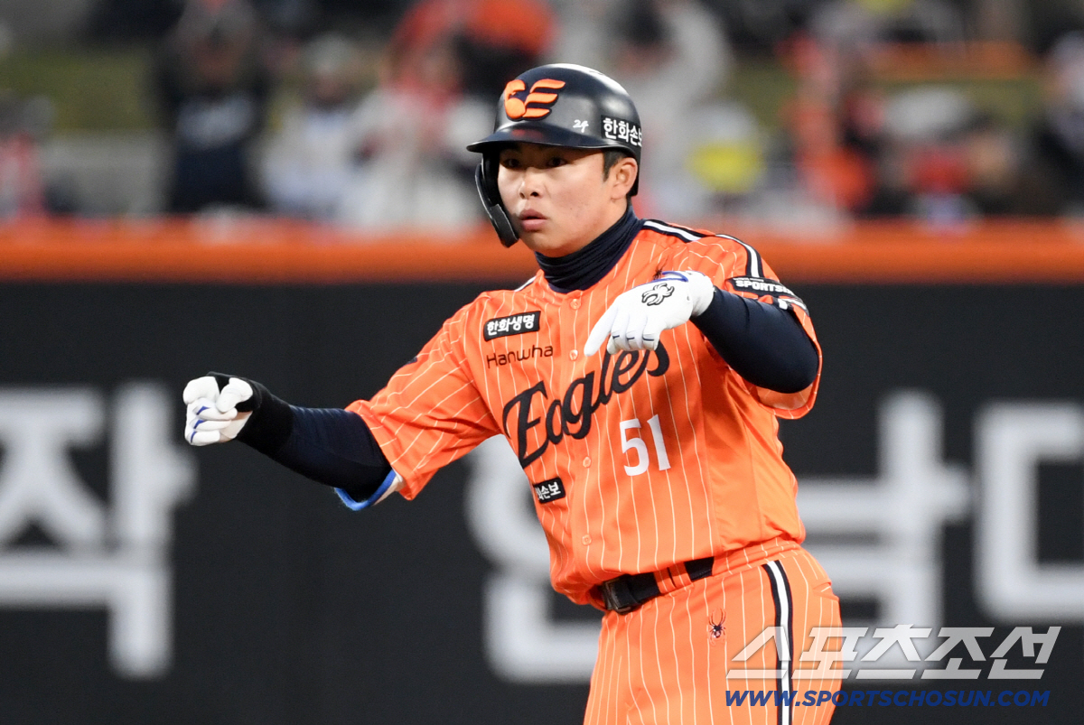 10일 대전 한화생명볼파크에서 열린 한화와 KIA의 경기. 1회말 1사 2루 한화 문현빈이 안타를 날린 뒤 환호하고 있다. 대전=박재만 기자 pjm@sportschosun.com/2026.04.10/