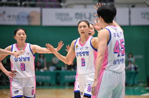 [리뷰]'이해란 34득점 대폭발' 삼성생명, 원정서 제대로 반격...하나은행에 83-74 승