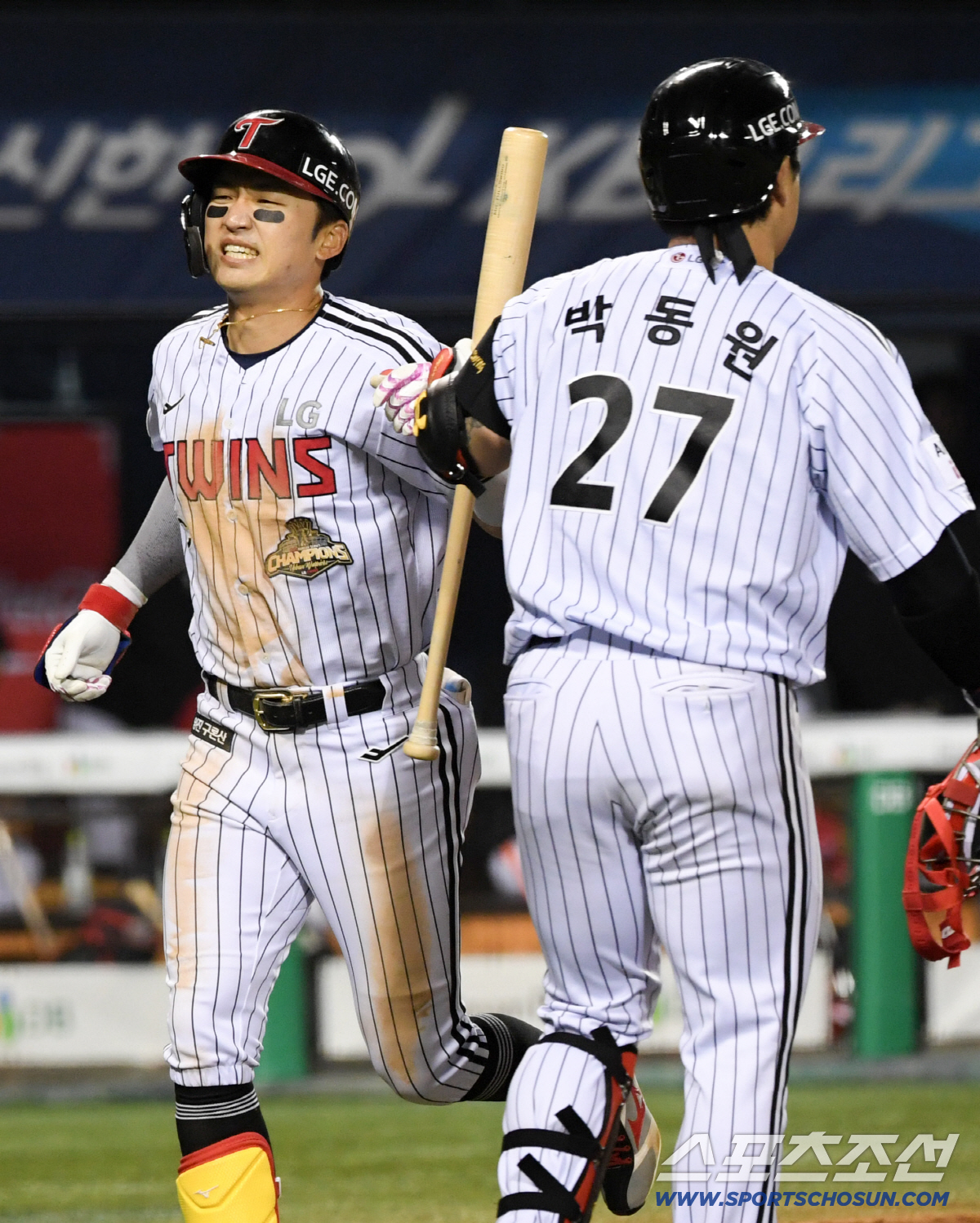 11일 잠실구장에서 열린 LG와 SSG의 경기. 8회말 무사 1,2루 LG 박해민이 역전 적시타를 날린 뒤 환호하고 있다. 잠실=박재만 기자 pjm@sportschosun.com/2026.04.11/