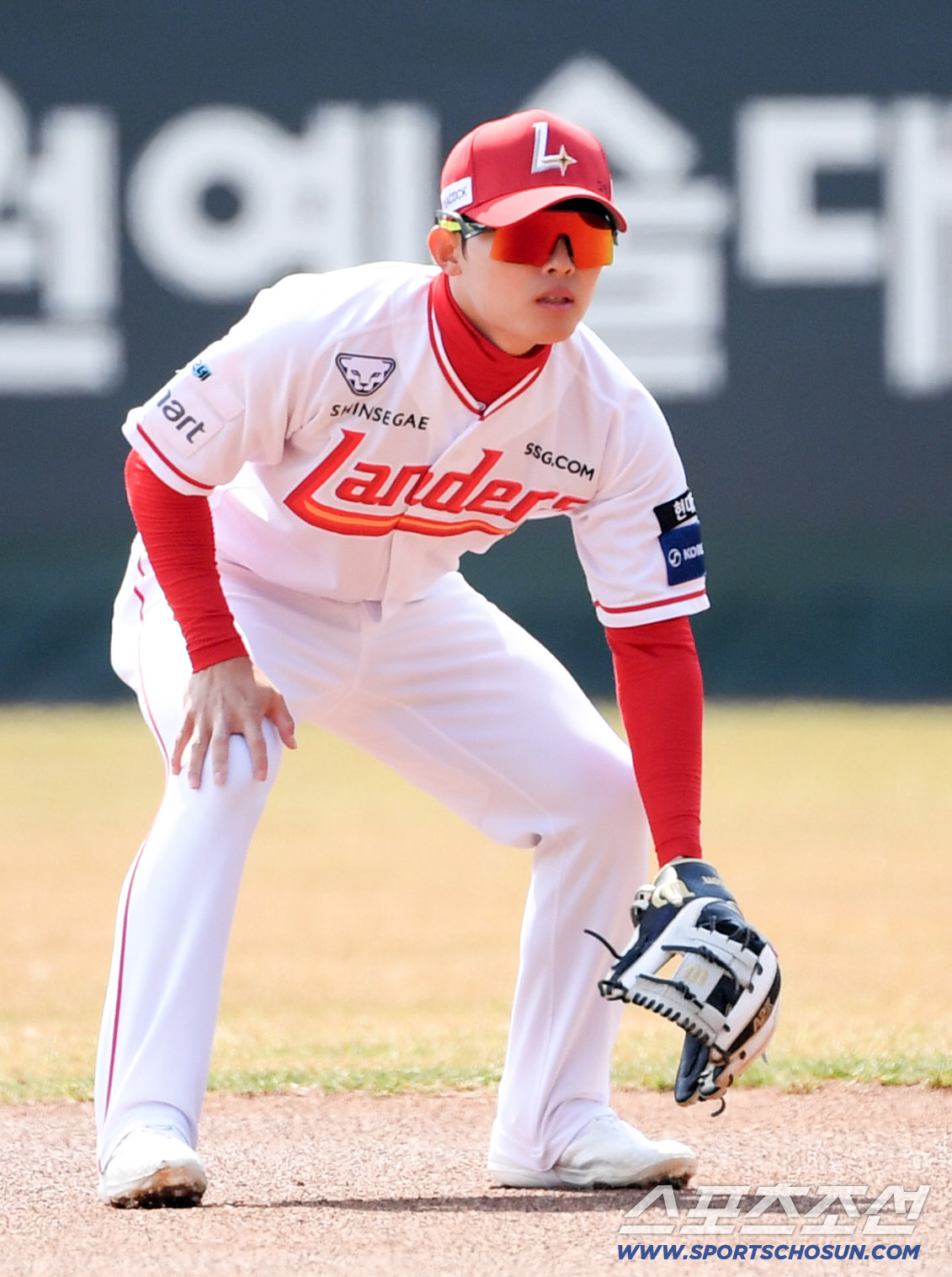 20일 인천SSG랜더스필드에서 열린 SSG 랜더스와 LG 트윈스의 시범경기. SSG 정준재가 수비를 하고 있다. 인천=박재만 기자 pjm@sportschosun.com/2026.03.20/