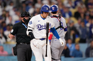 '이치로 레코드' 박살낸 오타니! 로버츠의 따끔한 지적 "아직 안 올라왔다"…44G 연속 출루 '대기록'