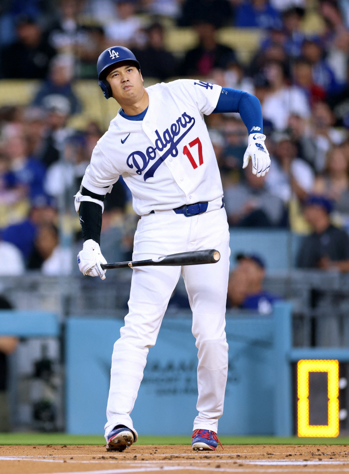 '이치로 레코드' 박살낸 오타니! 로버츠의 따끔한 지적 "아직 안 올라왔다"…44G 연속 출루 '대기록'