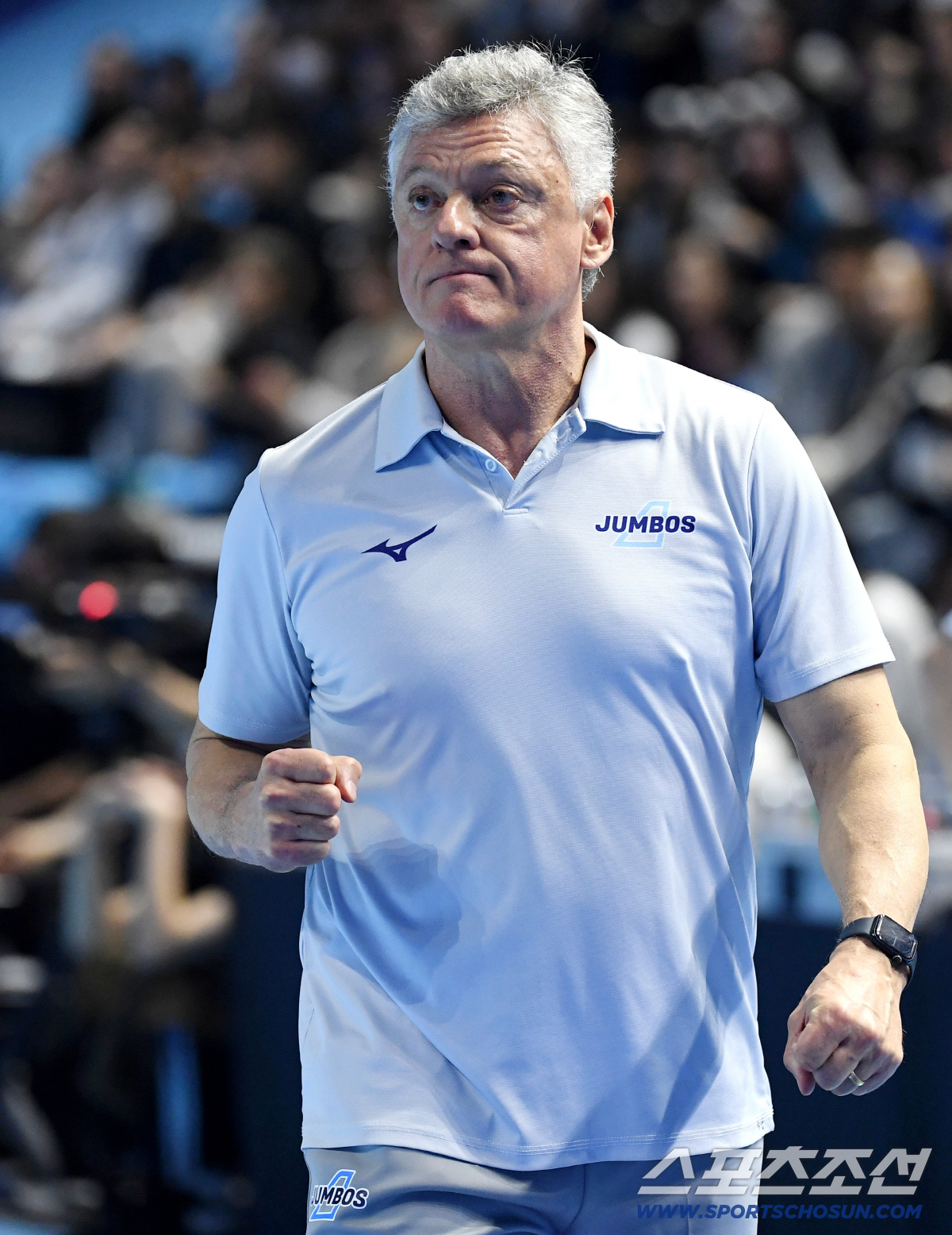 10일 인천 계양체육관에서 열린 배구 V리그 남자부 챔피언결정전 5차전 현대캐피탈과 대한항공의 경기. 득점에 기뻐하는 대한항공 헤난 감독. 인천=송정헌 기자 songs@sportschosun.com/2026.04.10/