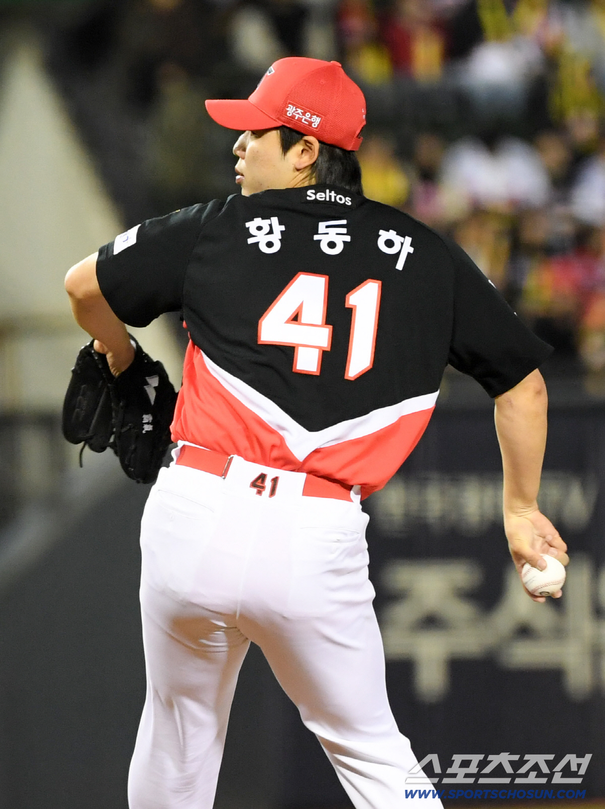 1일 잠실구장에서 열린 LG와 KIA의 경기. KIA 황동하가 역투하고 있다. 잠실=박재만 기자 pjm@sportschosun.com/2026.04.01/