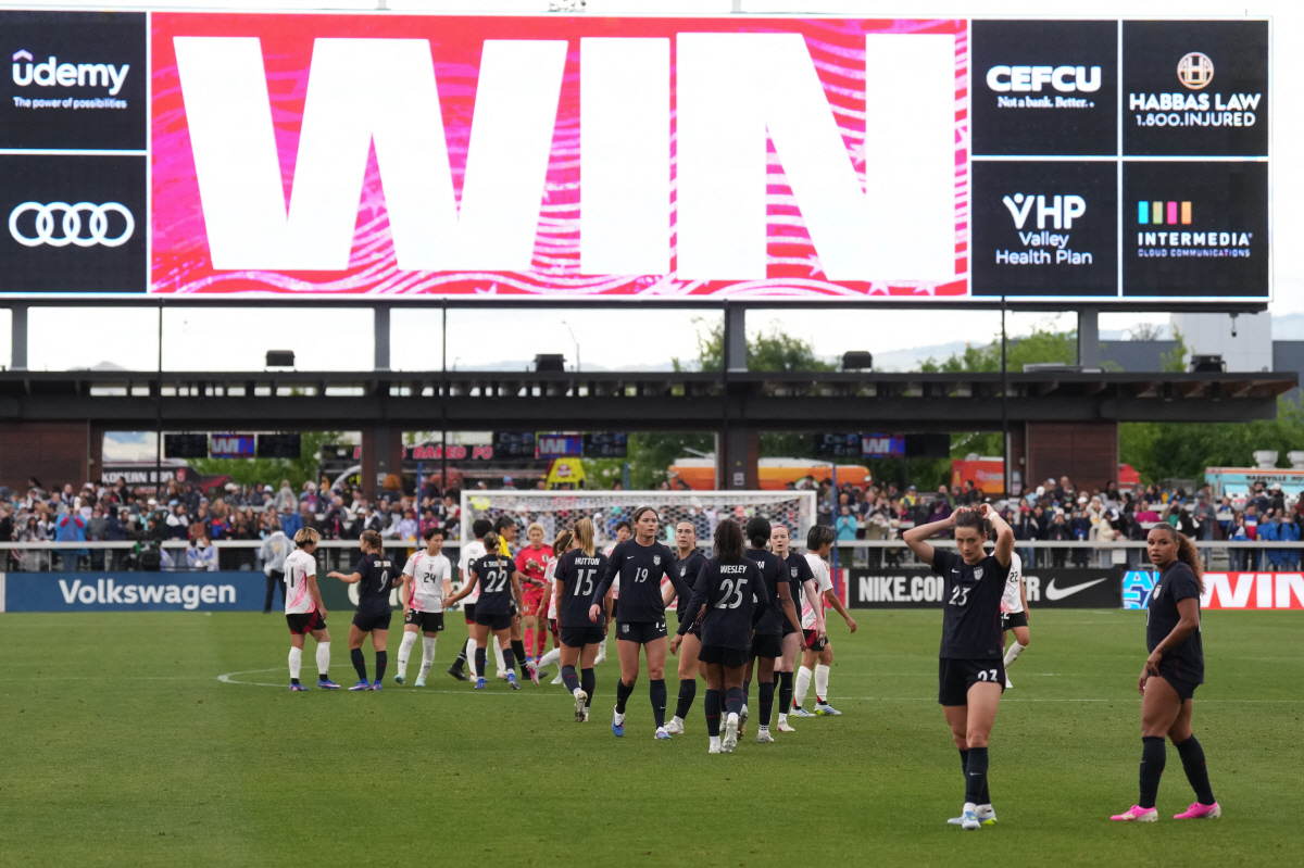 이럴거면 멀쩡한 감독 왜 쫓아냈나, '월드컵 우승 목표' 일본 미국에 1-2 패배 "정말 이기고 싶었는데"