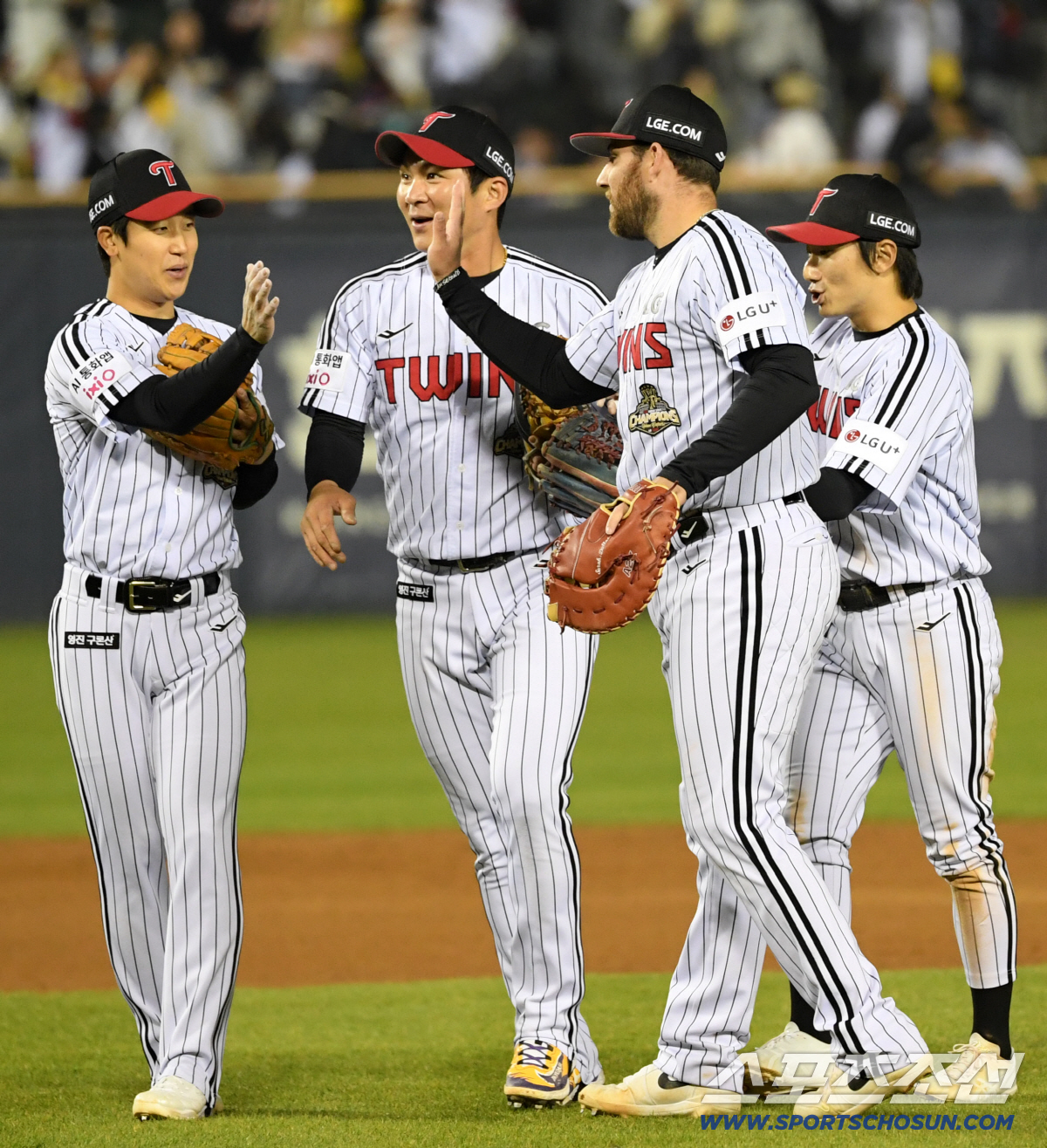 11일 잠실구장에서 열린 LG와 SSG의 경기. 승리한 LG 선수들이 기뻐하고 있다. 잠실=박재만 기자 pjm@sportschosun.com/2026.04.11/
