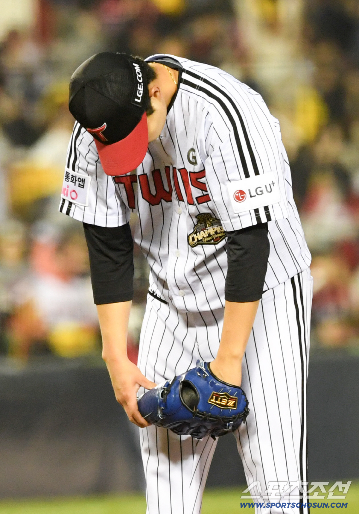 11일 잠실구장에서 열린 LG와 SSG의 경기. 1점 차 승리를 지킨 LG 유영찬이 안도의 한숨을 내쉬고 있다. 잠실=박재만 기자 pjm@sportschosun.com/2026.04.11/