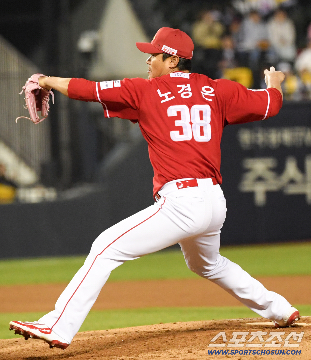 11일 잠실구장에서 열린 LG와 SSG의 경기. SSG 노경은이 역투하고 있다. 잠실=박재만 기자 pjm@sportschosun.com/2026.04.11/