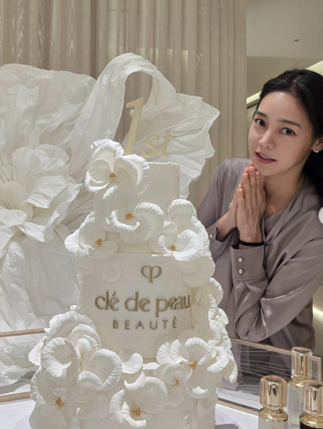 안현모, 마사지 가운만 걸친 채 아찔 거울 셀카..여유로운 일상