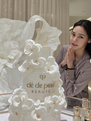 안현모, 마사지 가운만 걸친 채 아찔 거울 셀카..여유로운 일상