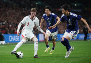 日 좌절! 부상, 또 부상, 또또 부상이다...모리야스 미칠 지경, '김민재 혹사 주범' 일본 대표팀 수비수 쓰러졌다 