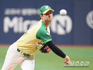 157㎞→159㎞→160㎞!! 안우진, 왕의 귀환 → 노진혁 볼넷, 한동희 안타! [고척현장]