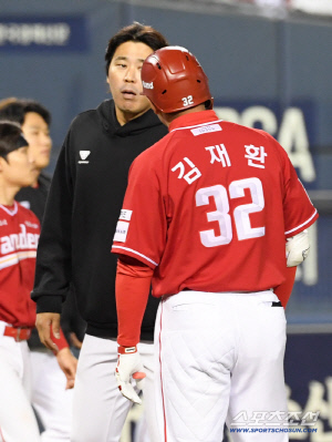 '안넘어간게 충격' 9회초 김재환 타구에 이숭용 감독의 머릿속은 "9회는 조병현, 다음엔 이로운으로..."[잠실 현장]