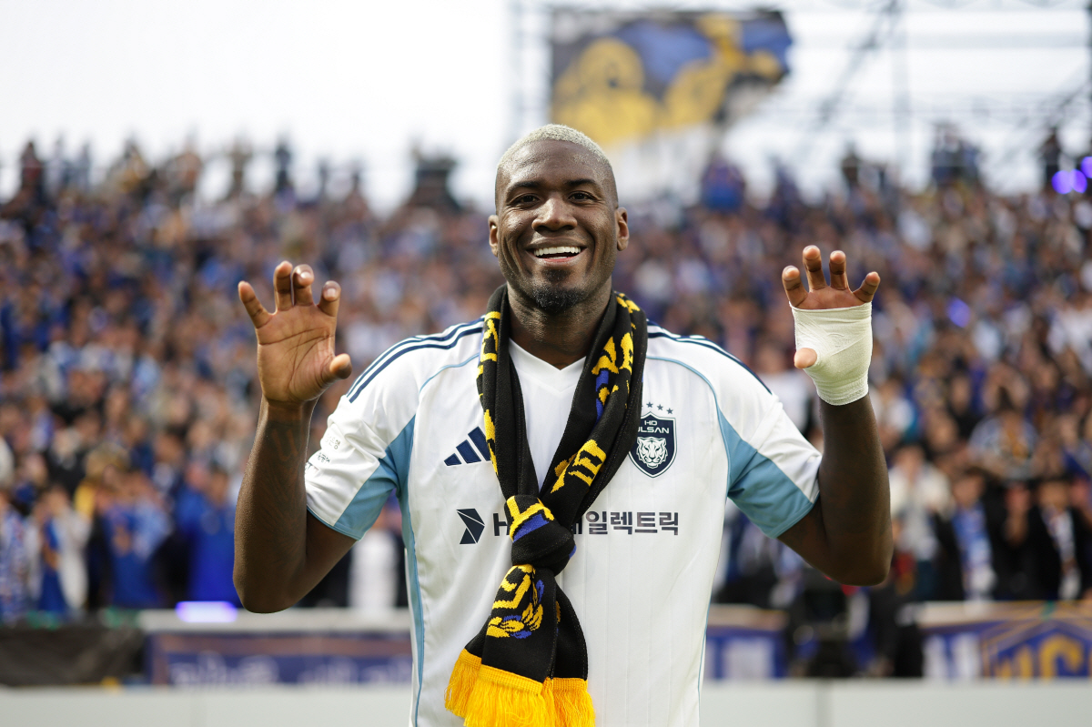 인천축구전용경기장/ K리그1/ 인천유나이티드 vs 울산HDFC/ 울산 말컹/ 승리 세레머니/ 기념 사진/ photo by Jaehoon Jung