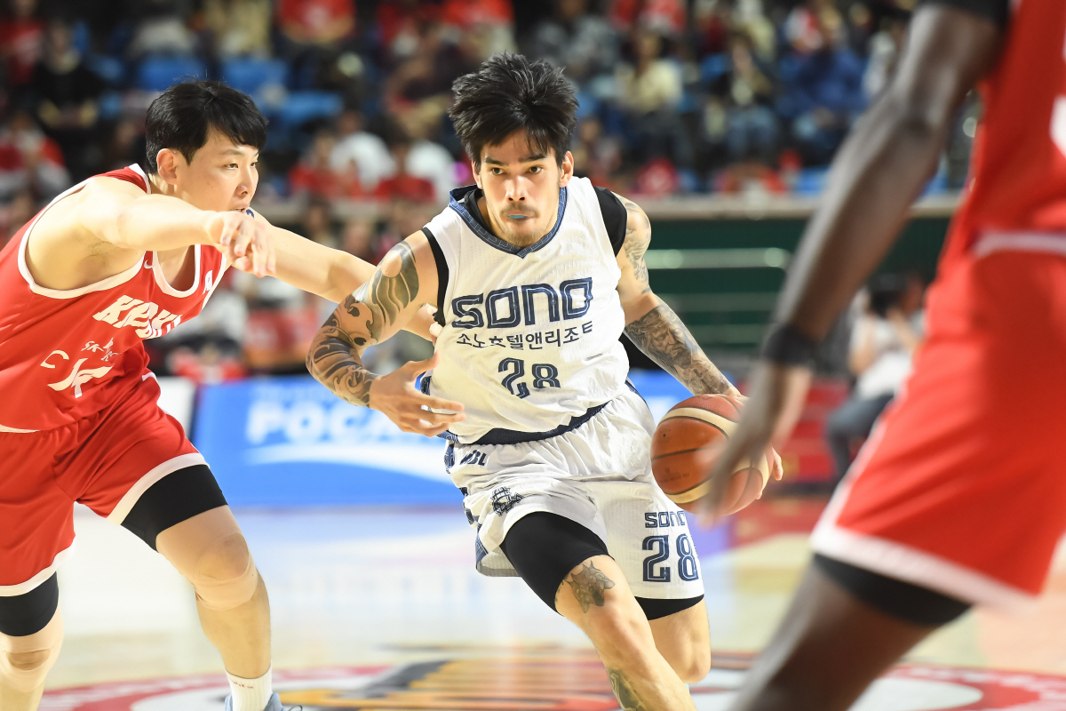 [6강PO 리뷰] '이정현-켐바오가 찢었다' 소노, 강적 SK 1차전 105-76으로 완파…PO초보가 PO전문 잡고 91% 확률 잡아