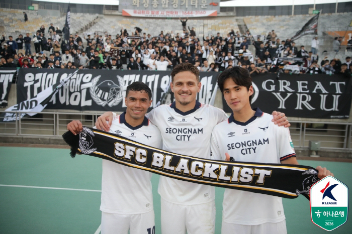 '185일 홈 무패' 전경준 감독, 안주는 없다 "나쁘지 않지만, 만족스럽지 않아"...'반등 목표' 최문식 감독 "달라진 모습 보여줘야"[현장 기자회견]