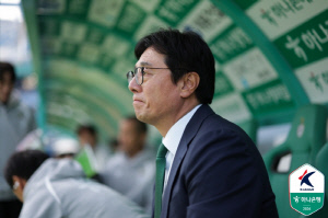 '3연패' 황선홍 감독 