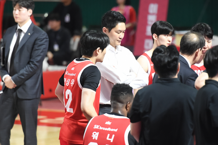 [현장인터뷰]전희철 감독 "늦었지만 사과 말씀 먼저드린다. 패배는 모두 내 잘못"
