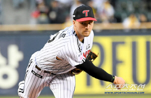 '이럴수가' 공식 실책만 4개. 승리 주운 LG 9-1, 파죽의 7연승. SSG 5연패[잠실 리뷰]