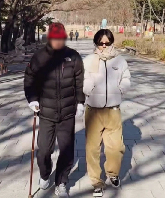 "아빠와 추억 별로 없어" 고백하던 이효리 부친상…과거 발언 재조명