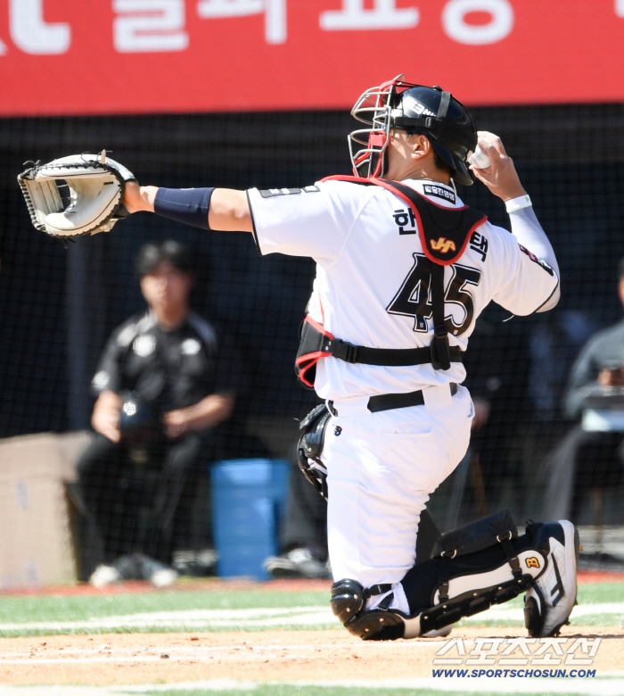 '이래서 트레이드 탐냈구나' KIA 떠나 대박, 어떻게 1위팀 주전 됐나…"공부 많이 하고 영리해"