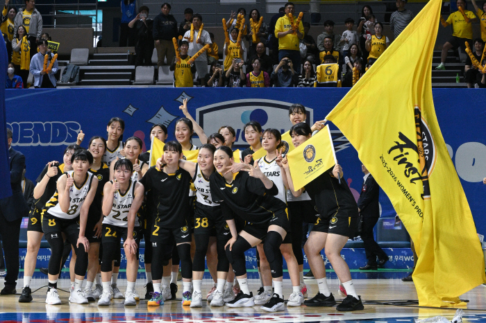 '3번째 통합우승으로 향한다!' KB스타즈, 우리은행 또 다시 완파하며 챔프전 선착