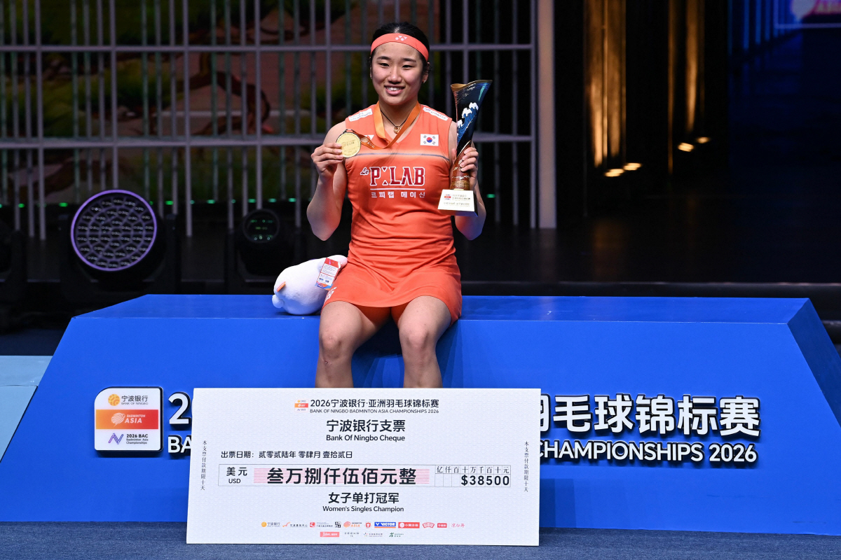 Gold medallist South Korea's An Se-young celebrates on the podium during the award ceremony for the women's singles final match at the Badminton Asia Championship in Ningbo, eastern China's Zhejiang province on April 12, 2026. (Photo by CN-STR / AFP) / China OUT