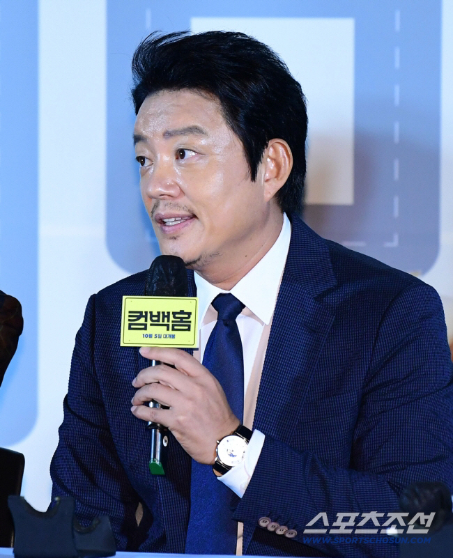 이범수, 이윤진과 14년 결혼 생활 종지부 후 "온몸 두들겨 맞은 듯 아파"