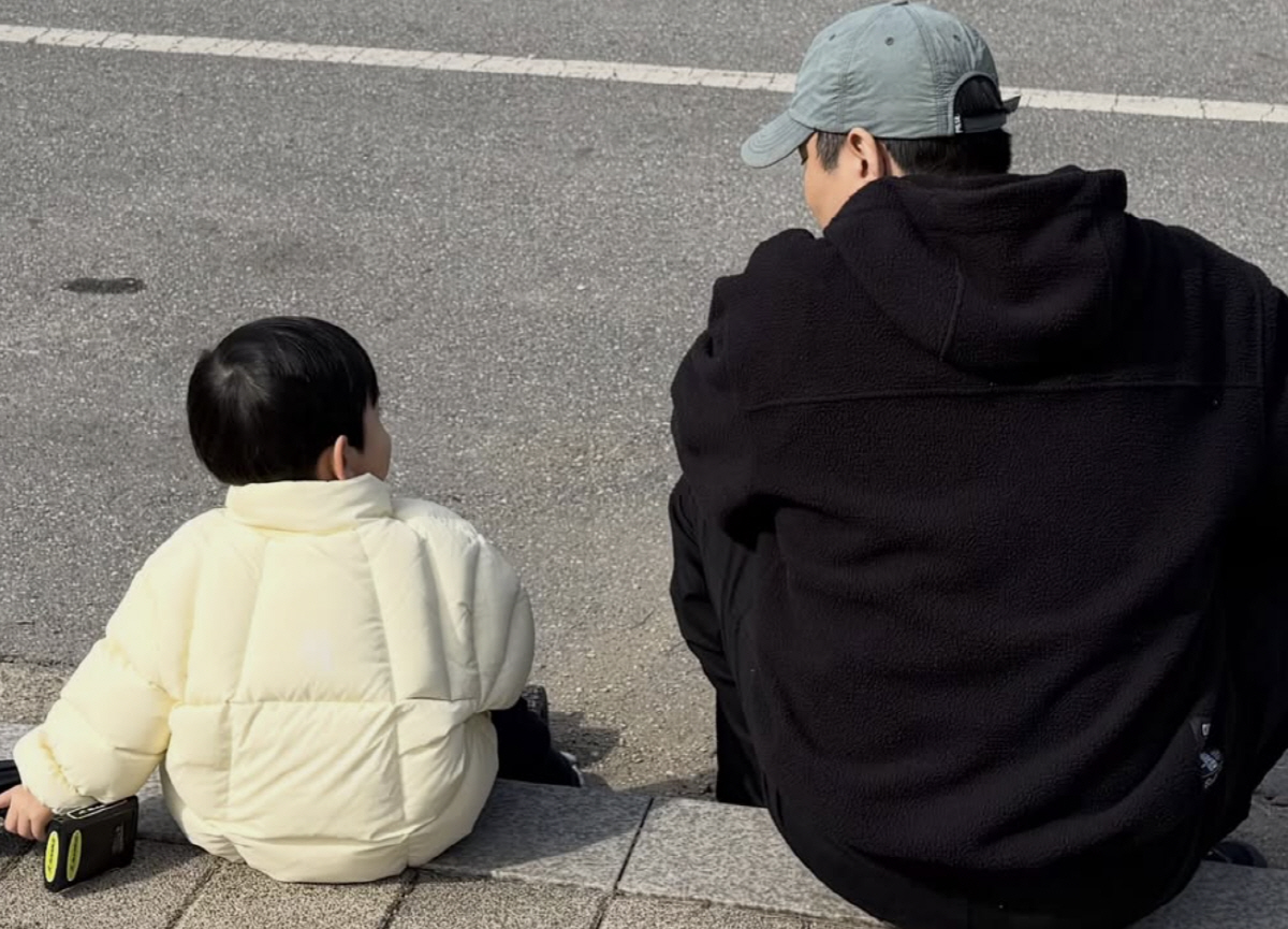 '후덕해진' 에릭, 육아에 푹 빠진 근황 "두 아들, 아빠 두고 쟁탈전"