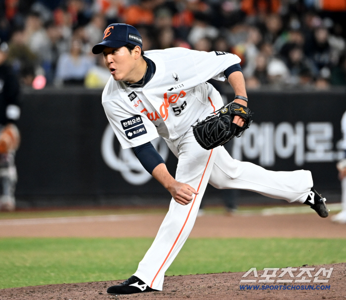 보름 만에 또 9이닝 완봉승, 3경기 2승무패 ERA 0.38, KBO리그엔 이런 투수 안 나오나[민창기의 일본야구]