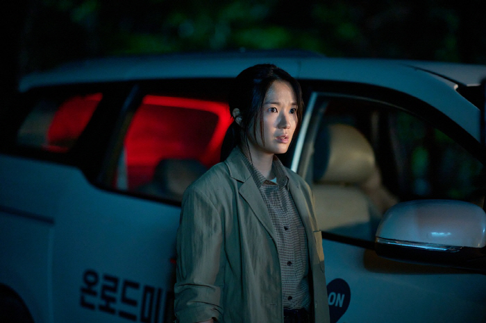 [SC무비] 김혜윤, '호러퀸' 변신 통했다…'살목지', 개봉 첫 주말 1위 등극
