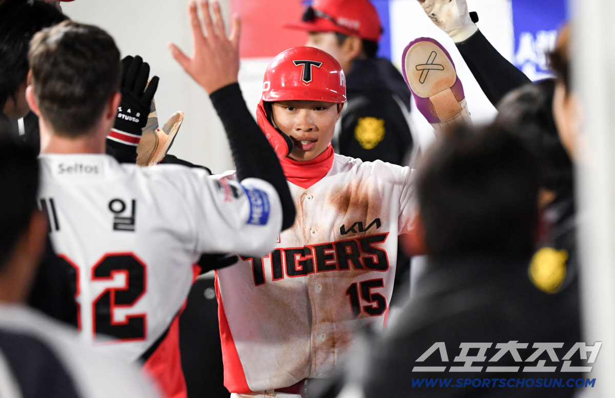 7일 광주 기아챔피언스필드에서 열린 KIA와 삼성의 경기. 5회말 1사 2루 KIA 김호령 안타 때 박재현이 득점하고 있다. 광주=박재만 기자 pjm@sportschosun.com/2026.04.07/