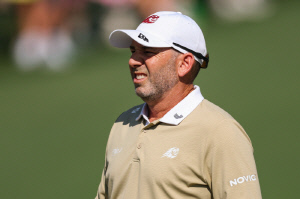 티샷 슬라이스 뒤 '퍽퍽'…구설수 오른 가르시아 