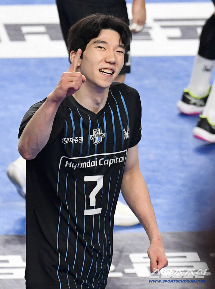 허수봉을 위한 FA 시즌인가...보상금 최대 무려 24억, 드디어 그가 시장에 나왔다