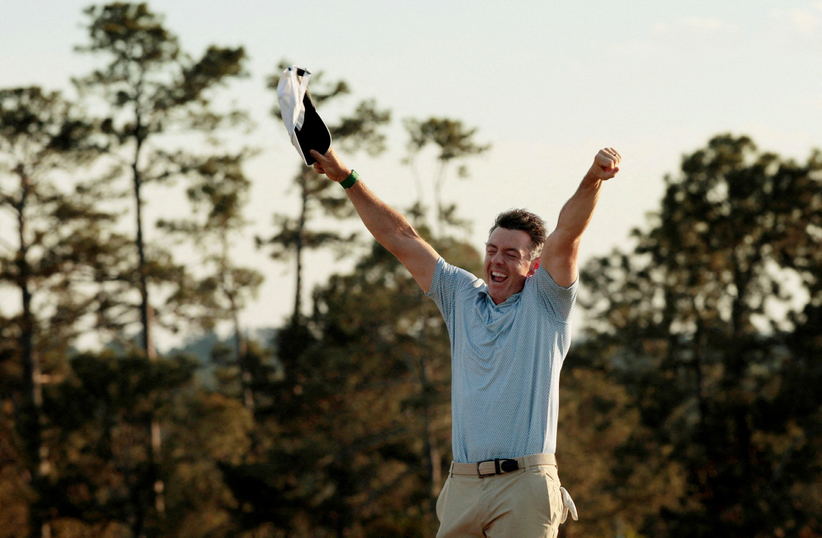 Golf - The Masters - Augusta National Golf Club, Augusta, Georgia, U.S. - April 12, 2026 Northern Ireland's Rory McIlroy celebrates on the green on the 18th hole after winning The Masters REUTERS/Brian Snyder TPX IMAGES OF THE DAY