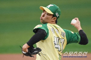 160㎞(159.6㎞) 콰앙! → 안우진 