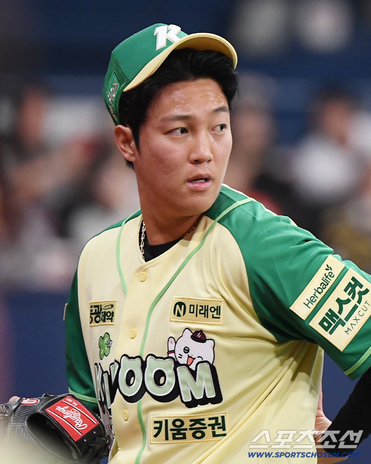 12일 서울 고척스카이돔에서 열린 롯데-키움전. 부상에서 복귀한 안우진이 선발로 등판해 예정된 1이닝 투구를 마친 후 들어오고 있다. 정재근 기자 cjg@sportschosun.com/2026.4.12/