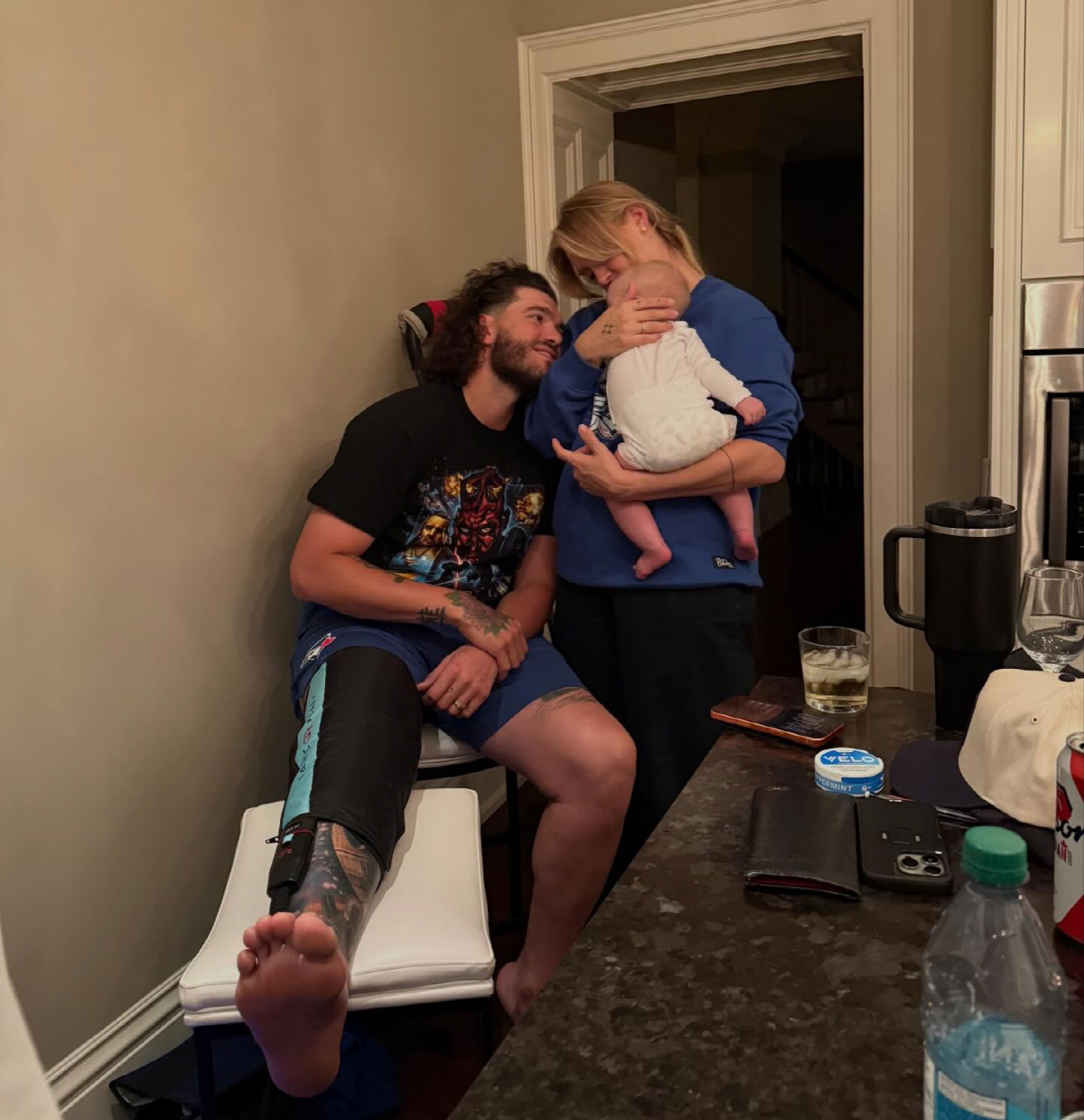 코디 폰세가 아내, 딸의 응원을 받고 힘든 시간을 이겨내고 있다. 사진=엠마 키틀 폰세 SNS