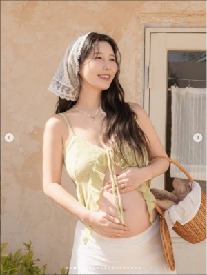 나비, 둘째 딸 출산…불혹 40세 남매맘 등극