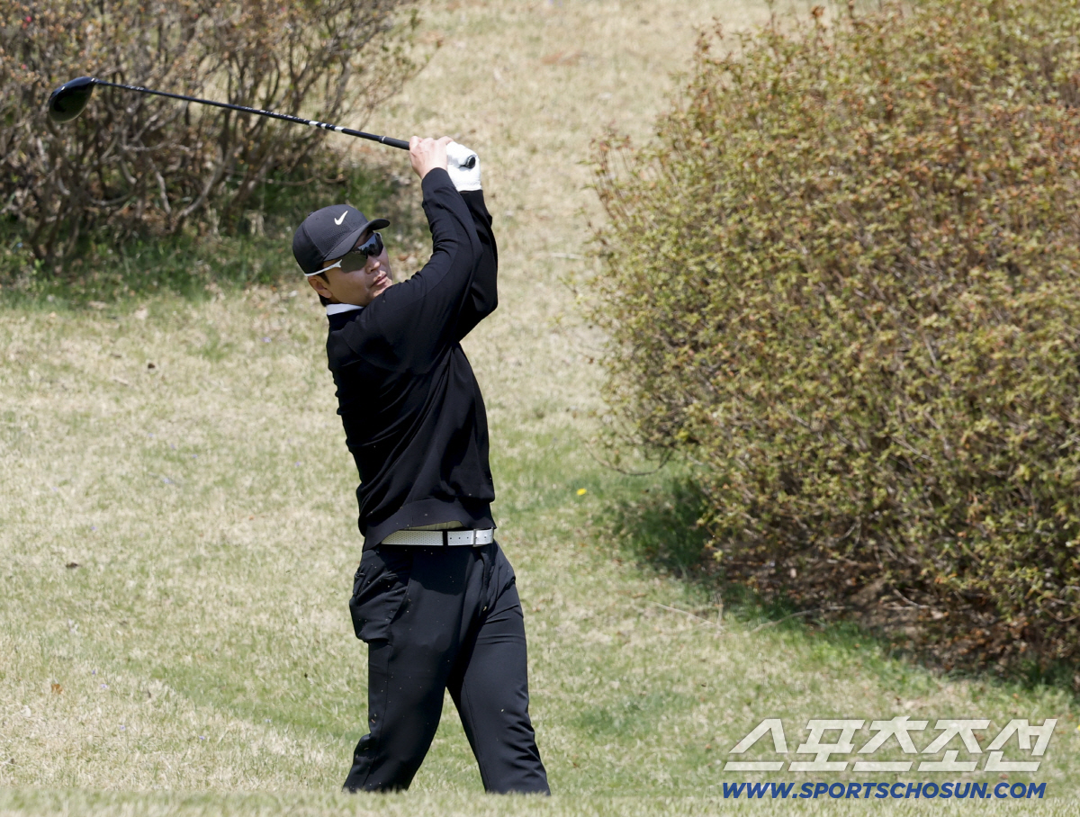 13일 용인 코리아CC에서 '2026 축구인 골프대회'가 열렸다. 티샷을 하고 있는 이동국. 용인=송정헌 기자 songs@sportschosun.com/2026.04.13/