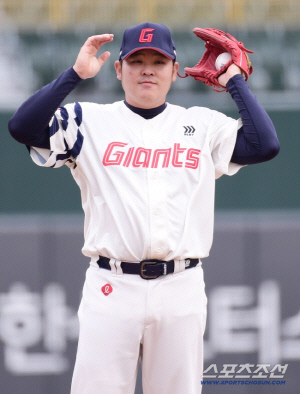 '올해 연봉 5억' 한현희, 2군서도 '진땀투' ERA 6.75→김태형 감독에게 잊혀진 이름되나 '1군 콜업 안갯속'